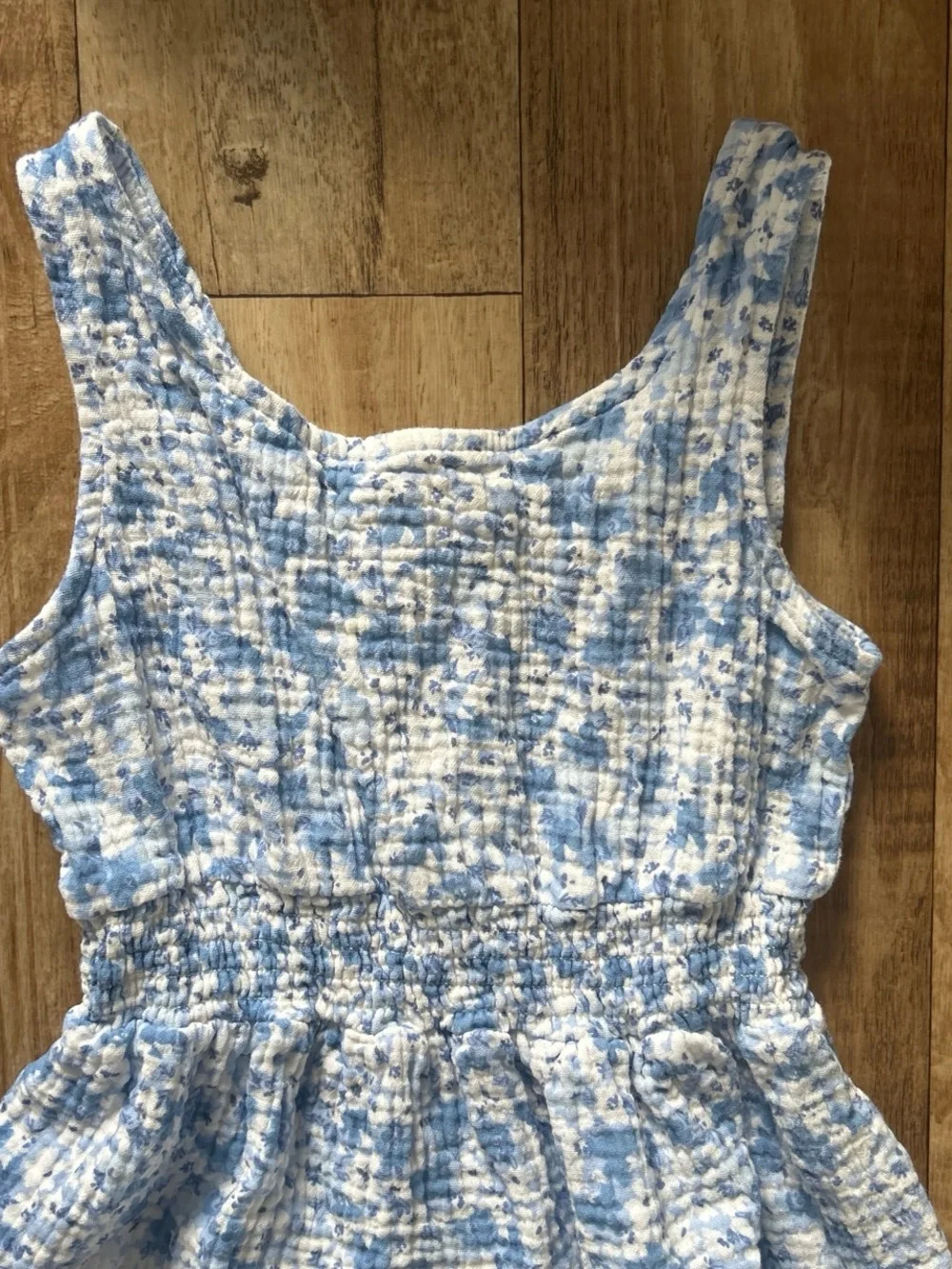 Bearpaw girls blue and white floral seersucker dress with ruffle hem size 5/6